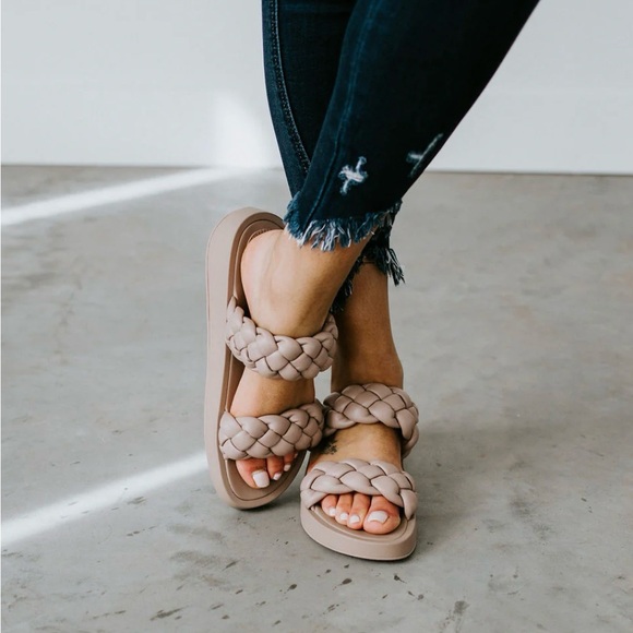 Steve Madden Women's Hillary Sandal, Taupe, 8 - Picture 2 of 7